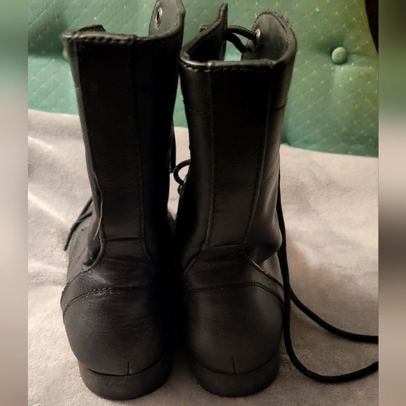 Lace-Up Boots - Picture 2 of 4